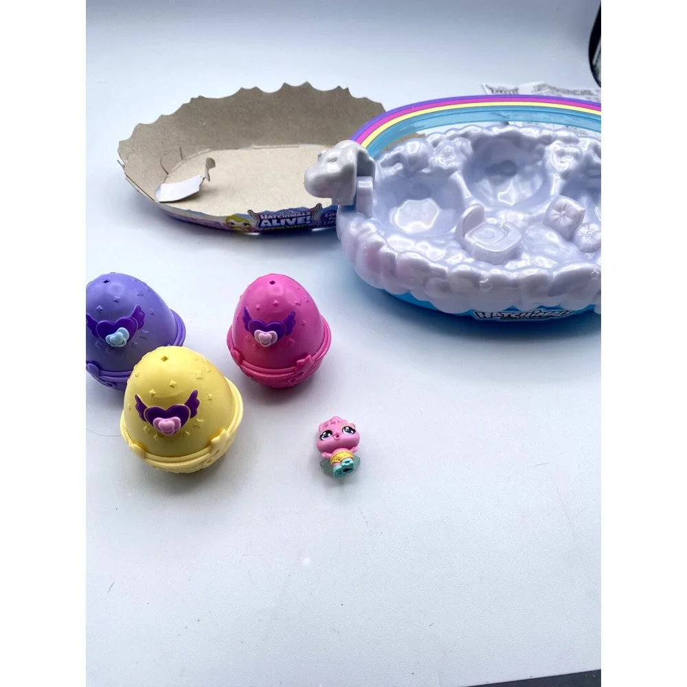 Hatchimals Alive Spring Basket with 3 Self-Hatching Eggs Ages 3 And Up Fun‎ Toy